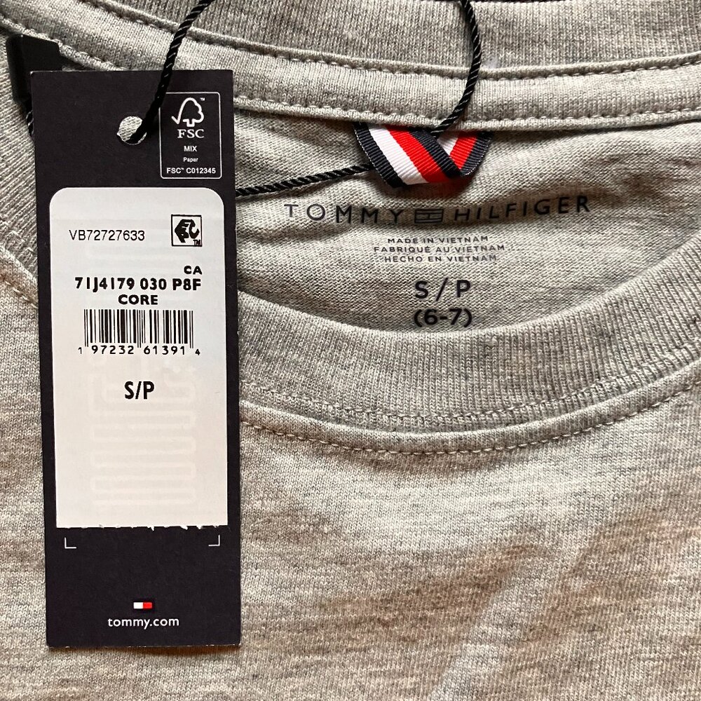 BNWT *** T-shirt Tommy Hilfiger Kids 6-7 years old